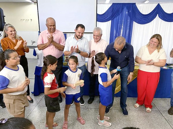 Hortolândia inicia ano com entrega de uniformes e materiais escolares