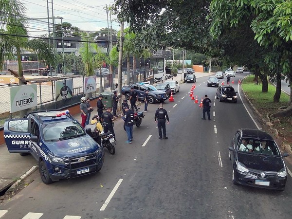 Ação conjunta entre GCM e Detran-SP orienta motociclistas e fortalece segurança em Paulínia
