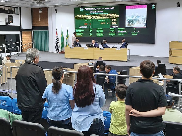 Câmara aprova apoio às mães atípicas e regra para regularização de débitos