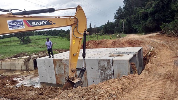 Monte Mor agiliza reconstrução de ponte após rompimento de barragem