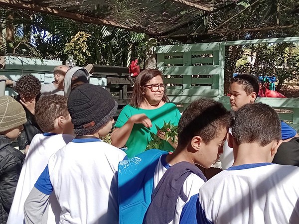 Crianças participam de oficina de compostagem em visita monitorada em Hortolândia