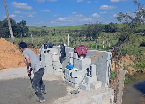 Avança obra de recuperação de ponte destruída por temporal em Monte Mor