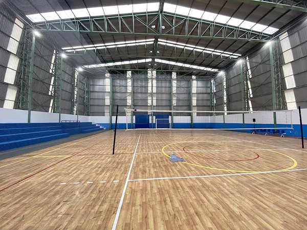 Zezé entrega nova etapa de modernização de complexo poliesportivo