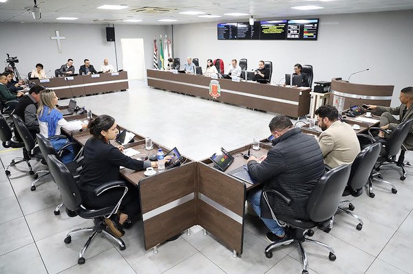 Vereadores aprovam licença de Chico e Odir assumirá Prefeitura de Americana