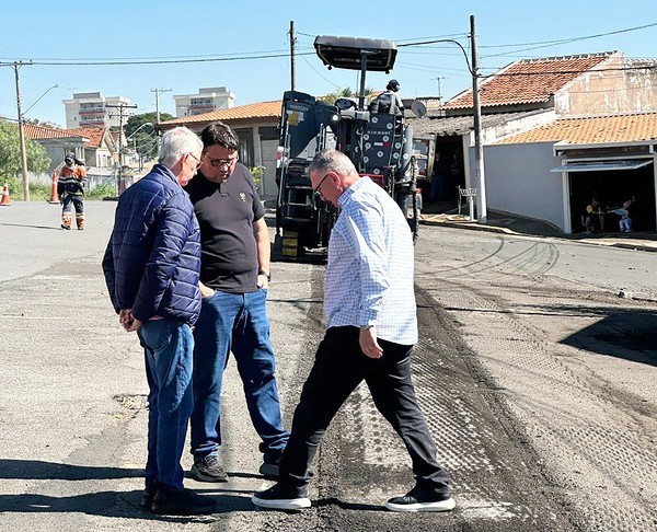 Prefeito Chico Sardelli vistoria início do maior pacote asfáltico de Americana