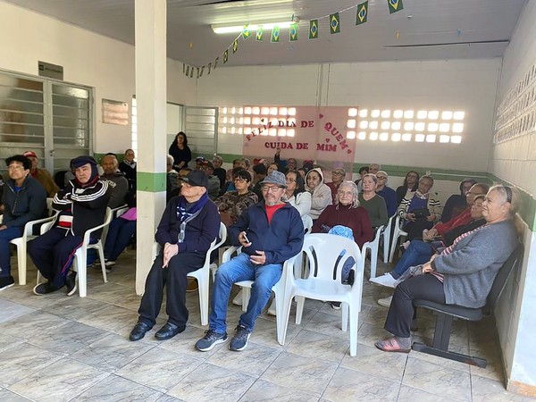 Mais de 50 idosos participam de palestra sobre serviços de saúde no CRAS de Nova Odessa