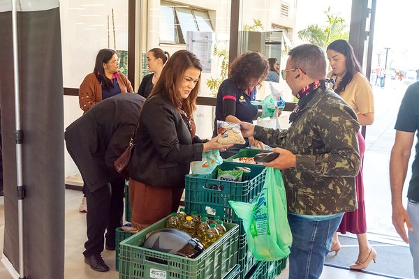Campanha arrecada 430 quilos de alimentos no “Dia D” de coleta em Hortolândia com apoio de servidores
