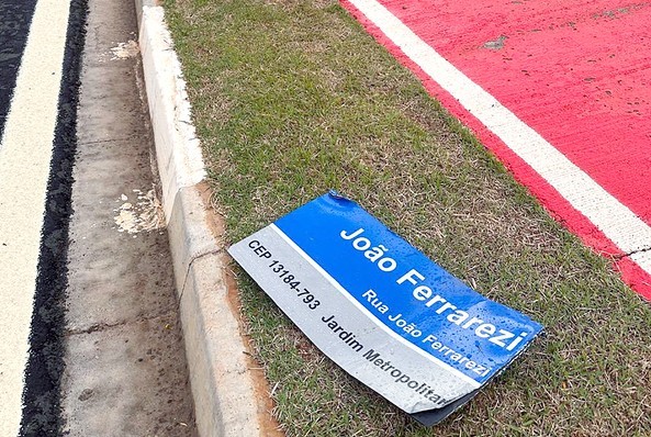 Placas com nomes de ruas sofrem atos de vandalismo em Hortolândia e denúncia ajuda evitar crime