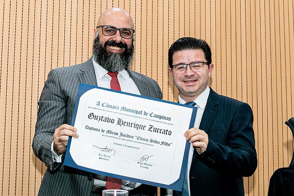 Secretário jurídico Guztavo Zuccato recebe homenagem na Câmara Municipal de Campinas