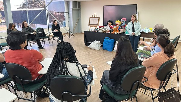 Projeto capacita educadores para levar teatro de fantoches a crianças em Paulínia