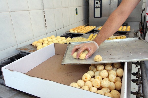 Prefeito Zezé Gomes fortalece apoio e fomenta potencial do pão de queijo