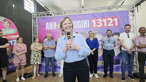 Ana Perugini inaugura comitê em Hortolândia com apoio de prefeito, secretários e vereadores
