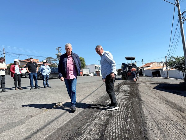 Chico Sardelli anuncia R$ 7,7 milhões para recapear 76 ruas em seis bairros de Americana