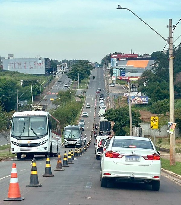 Obra na Ampelio Gazzetta preocupa moradores com proximidade das chuvas