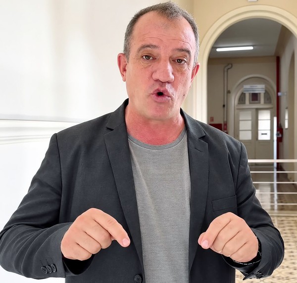 Pedido de vista posterga votação, mas base deve aprovar contas de Leitinho